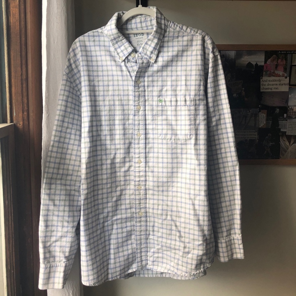 Men’s IZOD plaid button down shirt.  XL